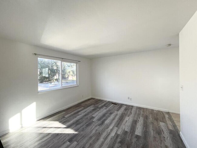 Building Photo - 4742 W Arlington Park Dr