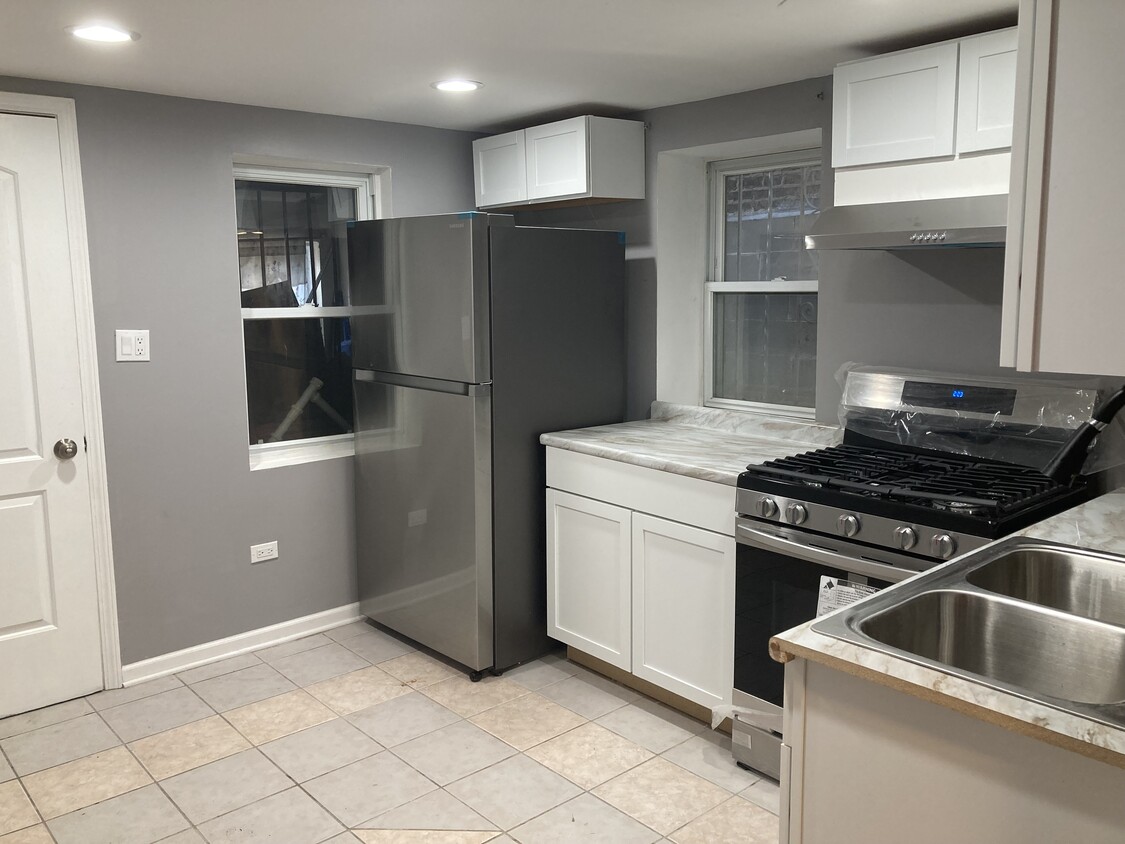 Primary Photo - 2710 W 23rd St