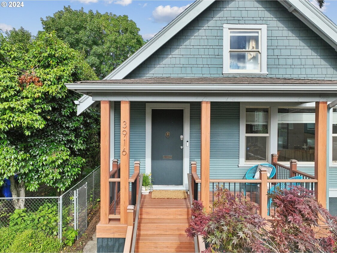 Primary Photo - 3916 N Albina Ave