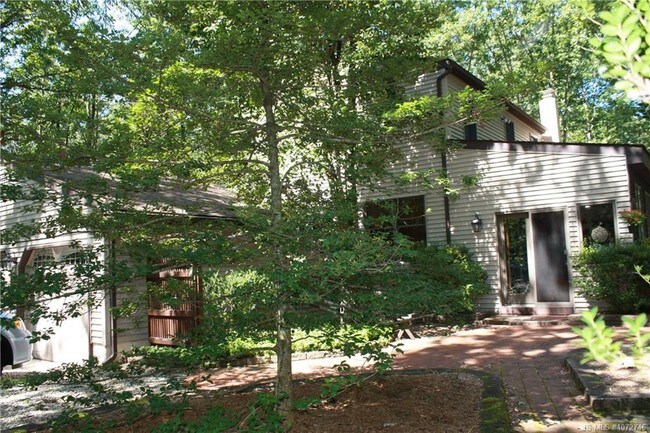 Building Photo - 24 Hidden Acres Dr