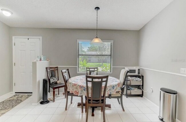 Foto del edificio - 2462 Briar Oak Cir