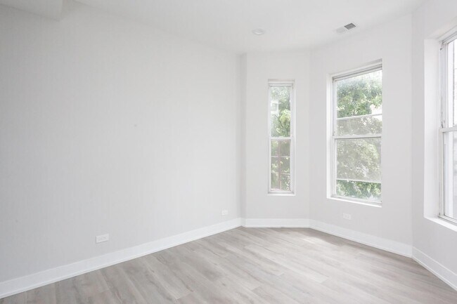 Foto del edificio - 2 bedroom in Chicago IL 60608