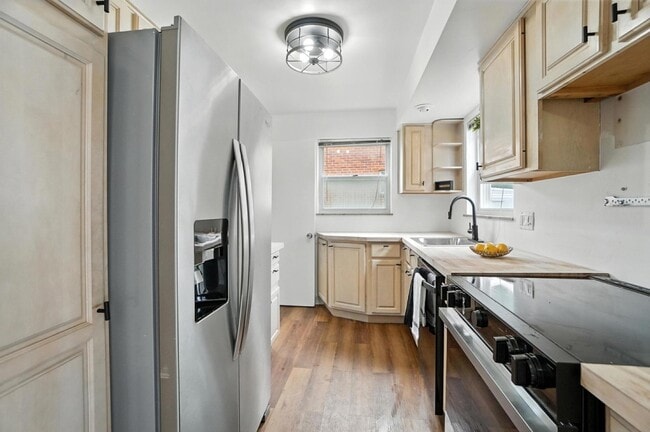 Building Photo - 2295 Deblin Dr