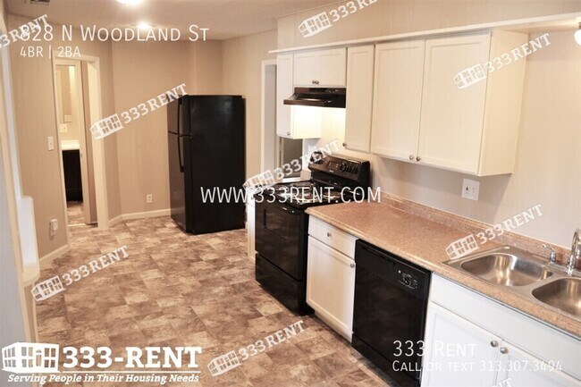 Building Photo - 828 N Woodland St