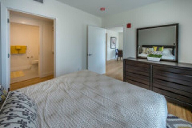 Foto del edificio - Stunning 2BR/2BA in Prime Allston Location!
