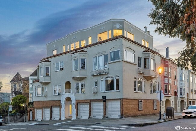 Building Photo - 2 Fair Oaks St