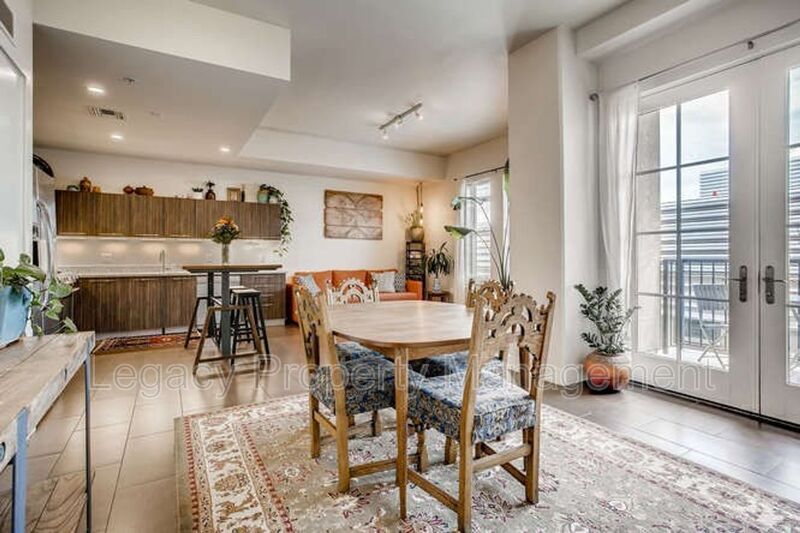 Primary Photo - 410 Acoma St
