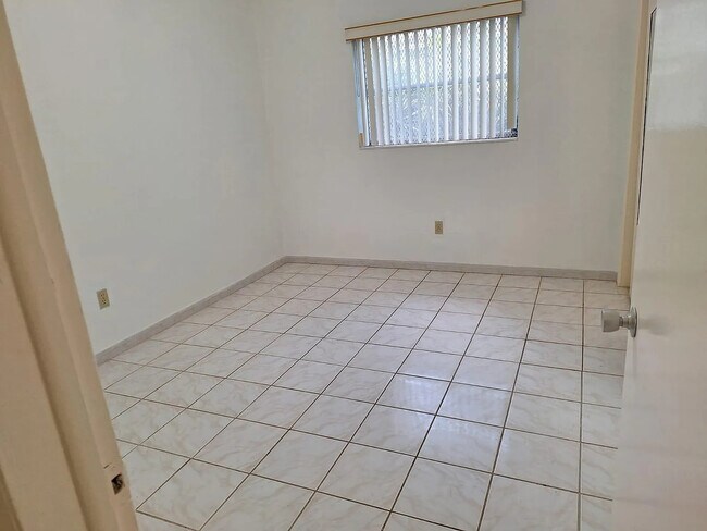 Foto del edificio - 6330 SW 65th Ave