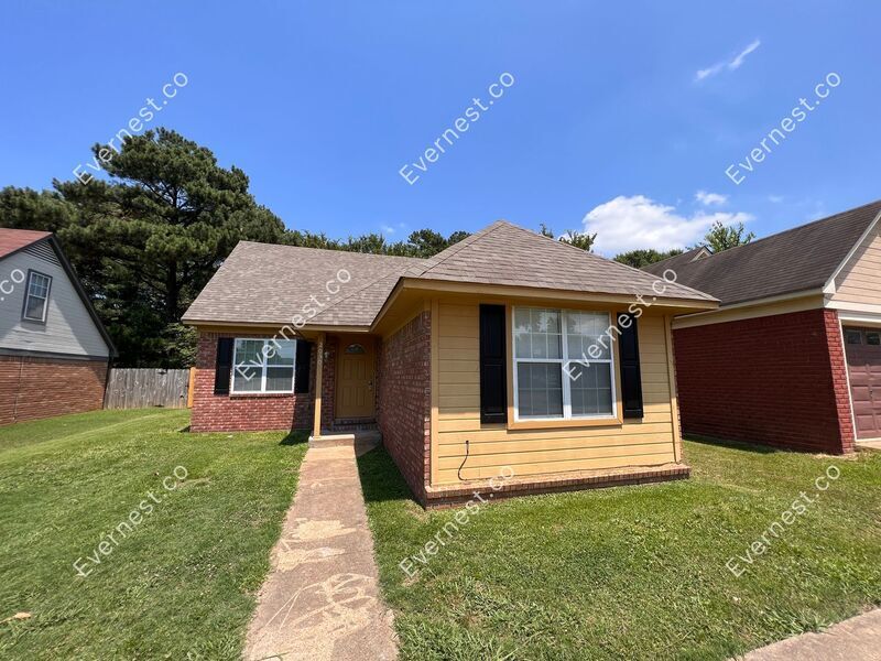 Primary Photo - 2050 E Parkway St
