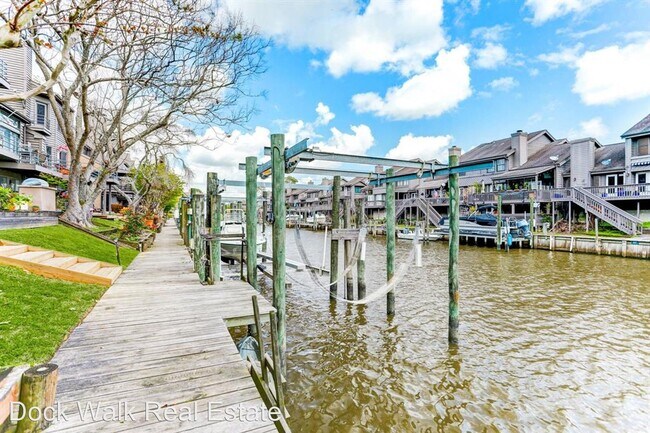 Building Photo - 3 br, 3.5 bath House - 18313 Sandy Cove