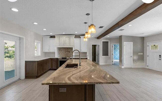 Foto del edificio - 4612 7th St Ct E