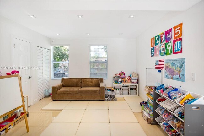 Foto del edificio - Southwest 20th Road, Miami, FL 33129 - 3 BR 2.5 BA single-family home
