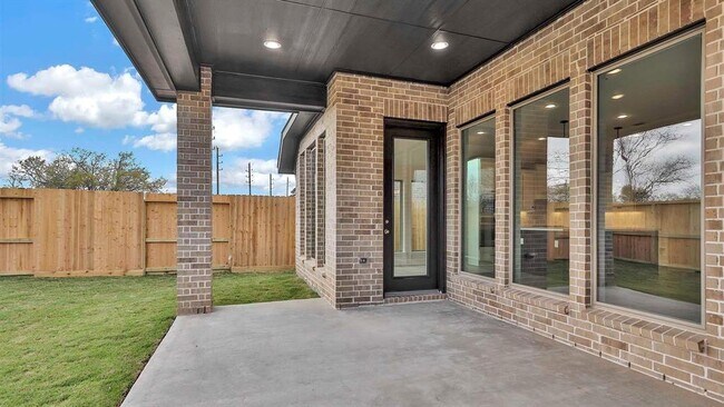 Foto del edificio - 5026 Albany Shores Ln