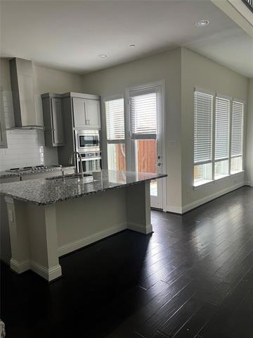 Foto del edificio - 4909 Shore Crest Dr
