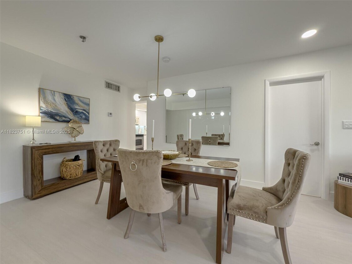 Foto principal - 250 NE 181st St