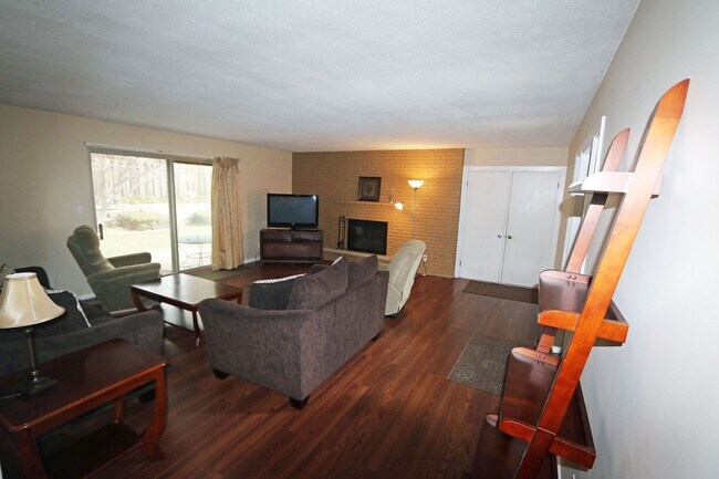 Foto del edificio - 2727 S Lakeshore Dr
