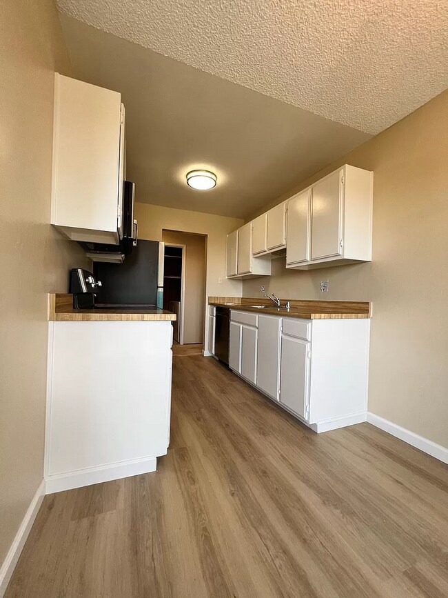 Foto del edificio - 1081 Beach Park Blvd