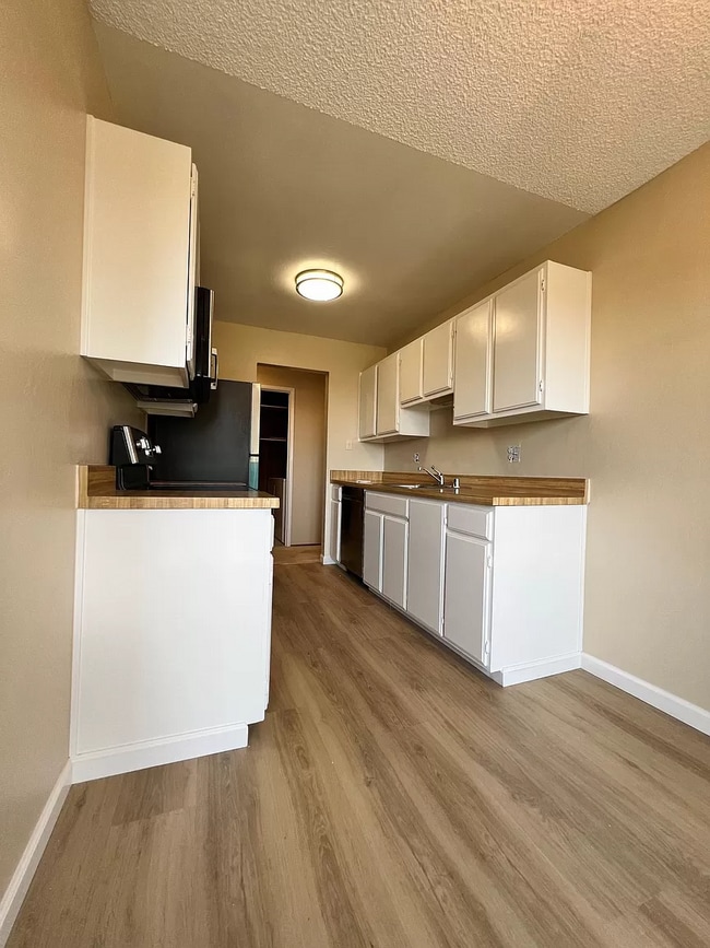 Building Photo - 1081 Beach Park Blvd