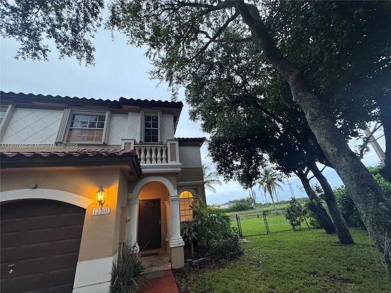 Foto principal - 12701 SW 49th Ct