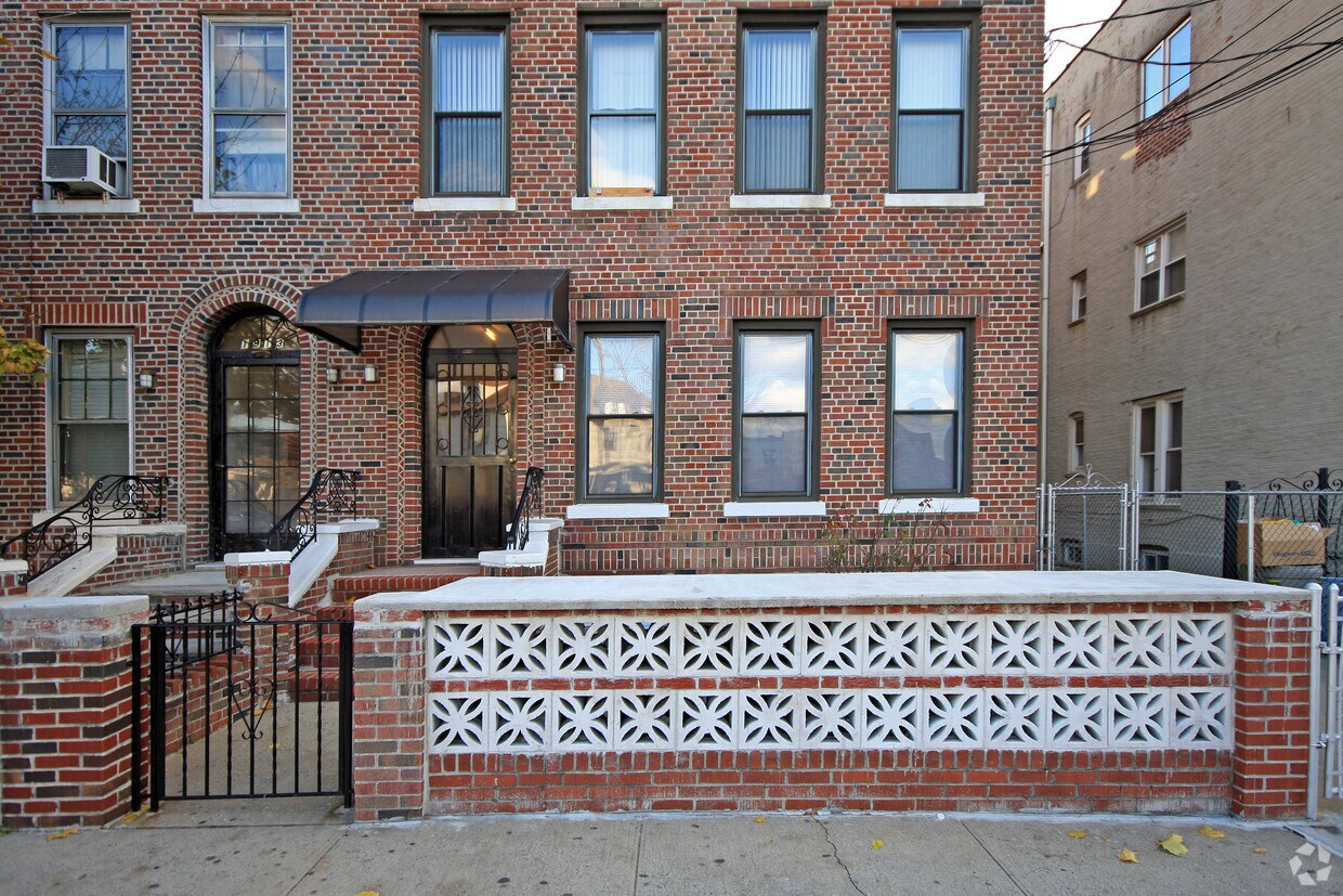 Foto del edificio - 1917 Stillwell Ave