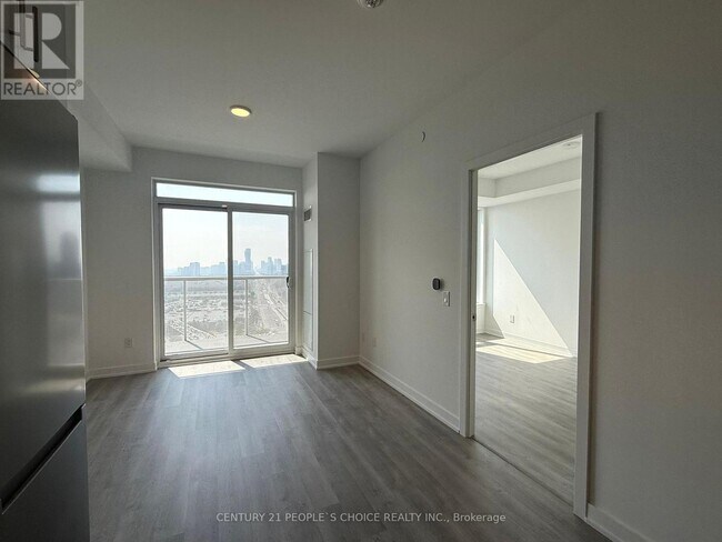 Building Photo - 5105 Hurontario St