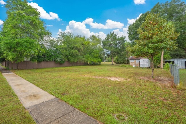 Building Photo - 346 Crescent Dr