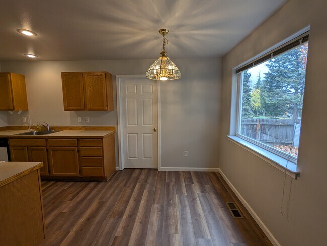 Foto del edificio - 388 Eastmont Ave