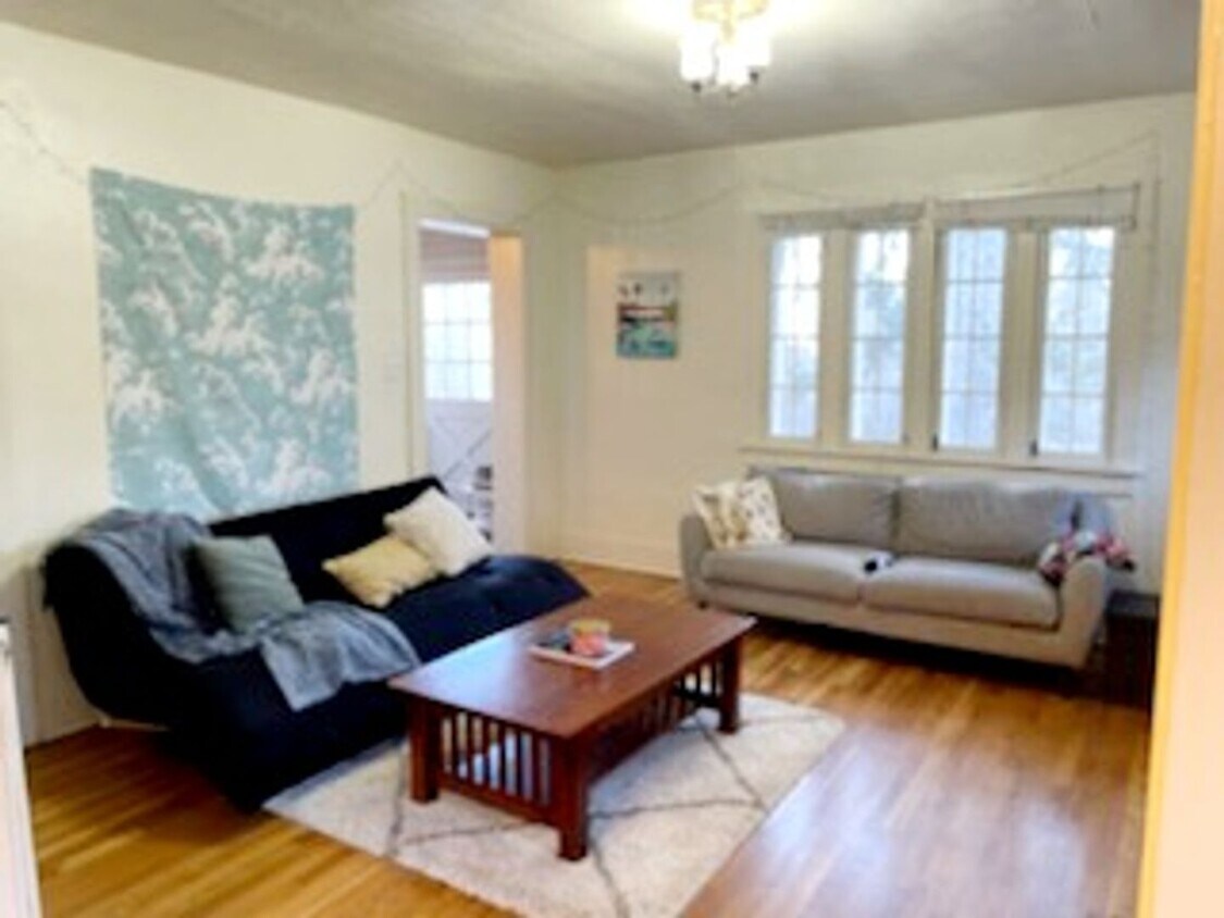 Primary Photo - University Hills Bungalow, Preleasing AUG....