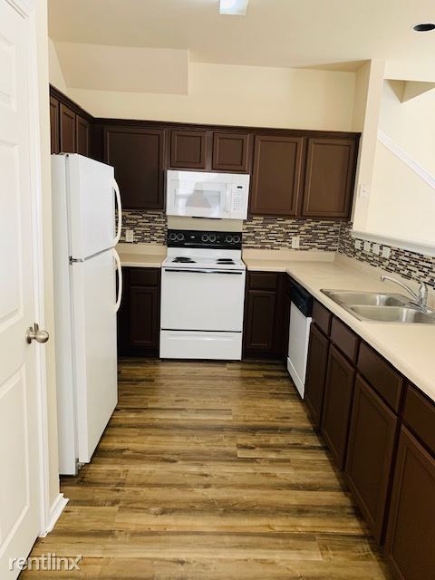 Foto del edificio - 3 br, 2.5 bath Duplex - 5754 Golf Heights 2