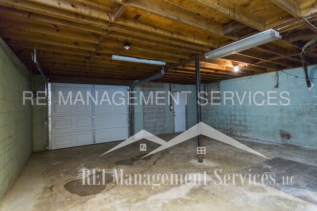 Building Photo - 2905 Valleyview Cir