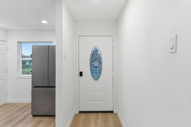 Building Photo - 5207 Ridgeton Dr