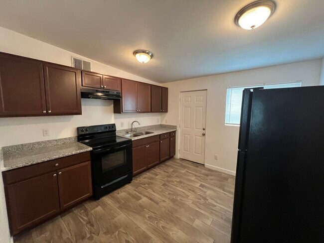 Foto del edificio - 1545 W Tonto St Unit 5