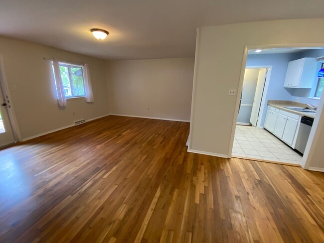 Building Photo - North AVL - Pet friendly with space for a ...