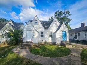 Building Photo - 3247-3247 Winthrop Ave