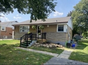 Building Photo - 282 E 33rd St