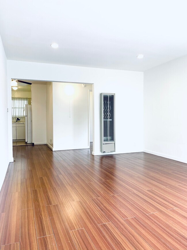 Foto del edificio - 14825 Magnolia Blvd