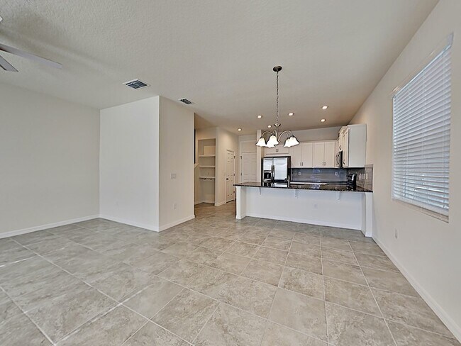 Foto del edificio - 3208 N John Young Pkwy