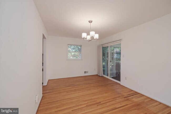 Building Photo - 5720 Anola Ct