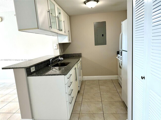Foto del edificio - 275 NE 18th St