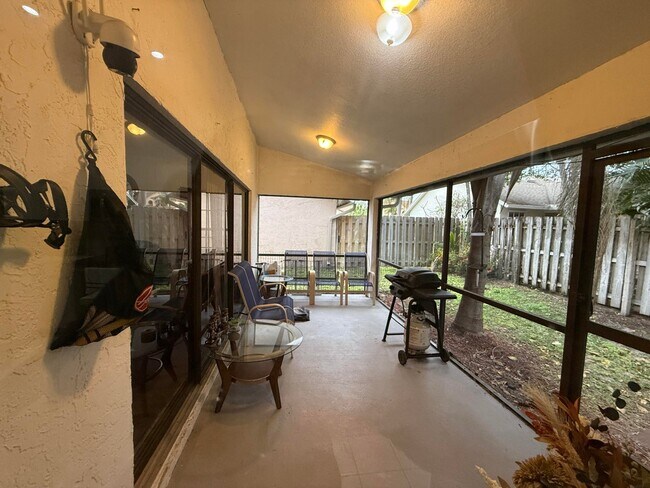 Foto del edificio - 13025 Meadowbreeze Dr