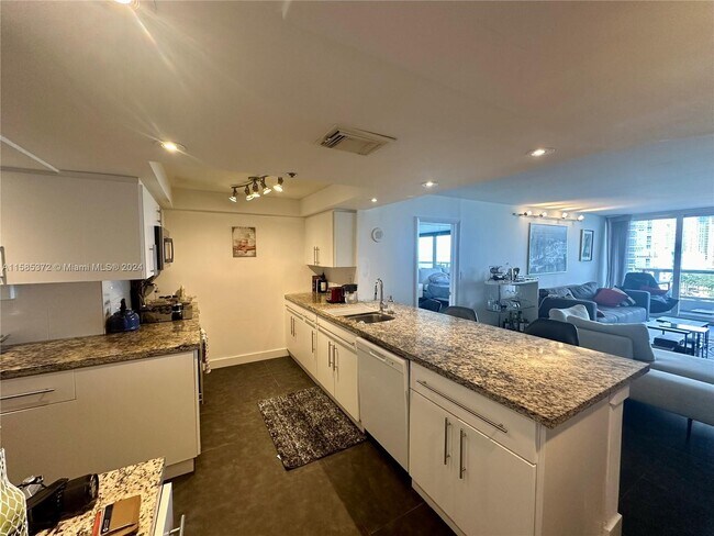 Building Photo - 1717 N Bayshore Dr