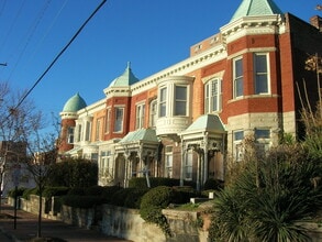 Building Photo - 218 W Main St