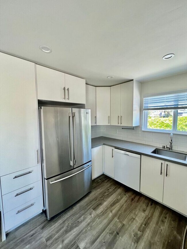 Foto del edificio - North Clairemont Gem | Fully Remodeled with Indoor-Outdoor Living & Designer Finishes
