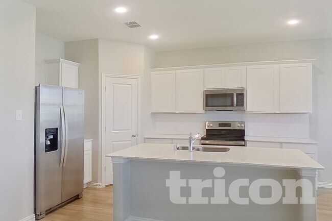 Foto del edificio - 235 Jenkinson Dr