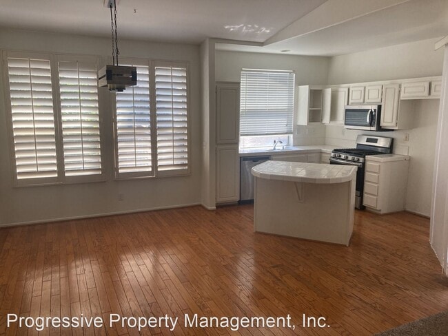 Building Photo - 2 br, 2 bath House - 1098 S. Positano Ave.