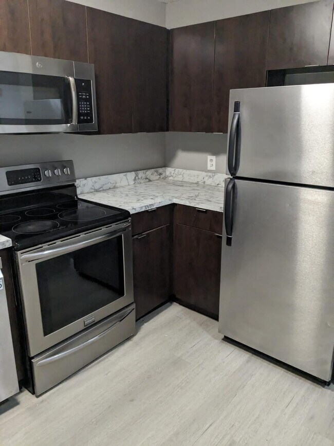 Foto del edificio - 617 Ixoria Ave