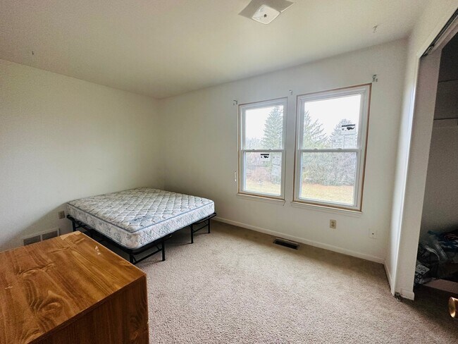 Bedroom - 1633 N Hagadorn Rd