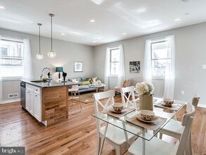 Building Photo - 4427 Mitchell St