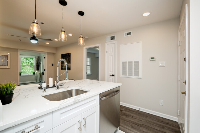 Foto del edificio - 3313 Wyndham Cir