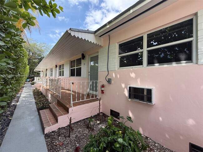 Foto del edificio - 424 NE 64th St